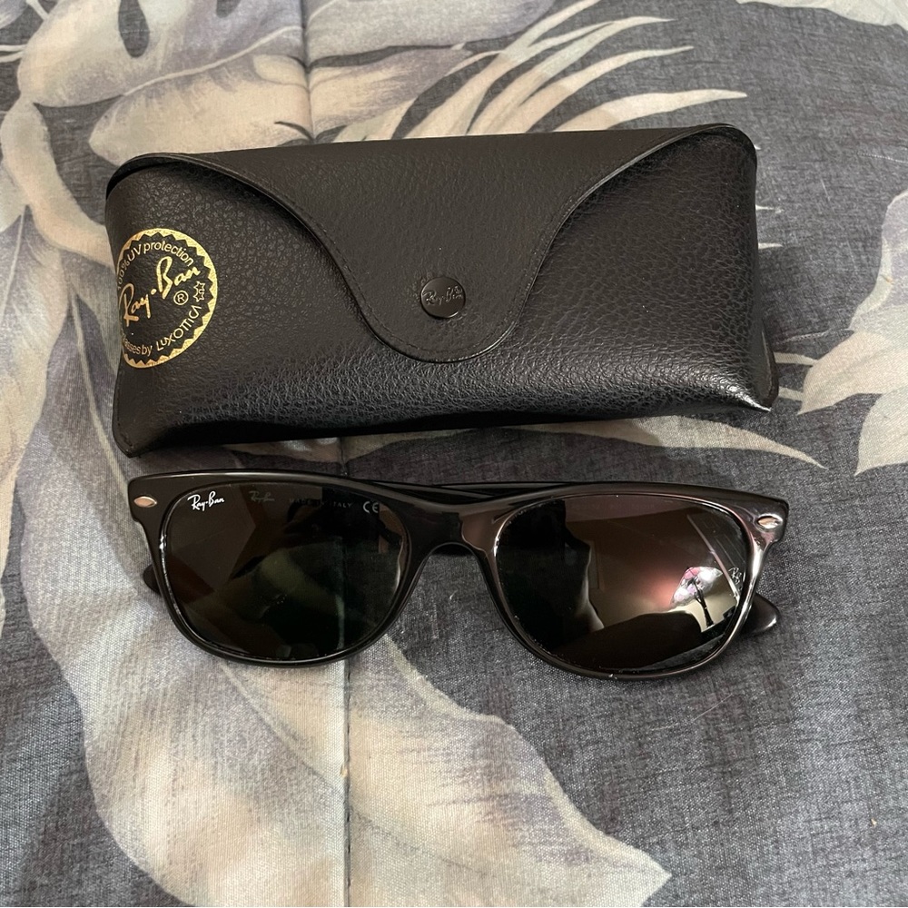 Ray-Ban New Classic Wayfarer Sunglasses